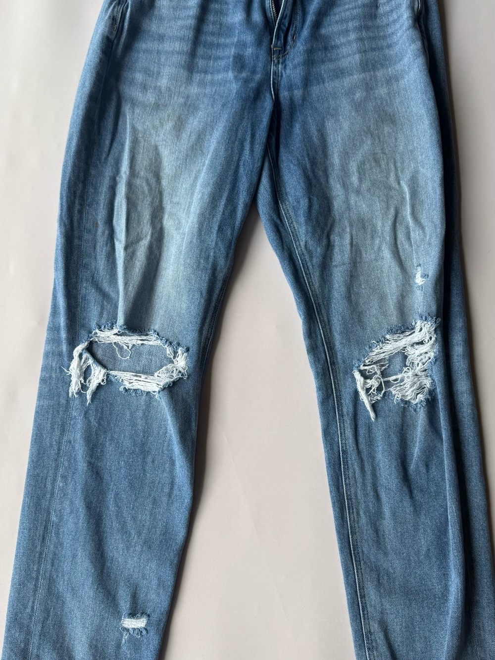 American Eagle Outfitters Women's Light Blue Distressed Straight-Leg Jeans